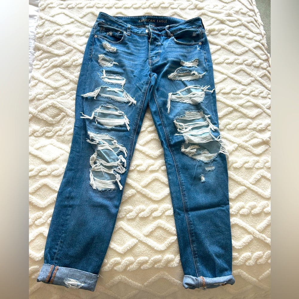 6 long American Eagle Tomgirl jeans